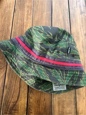 Vintage Undefeated born not made bucket hat